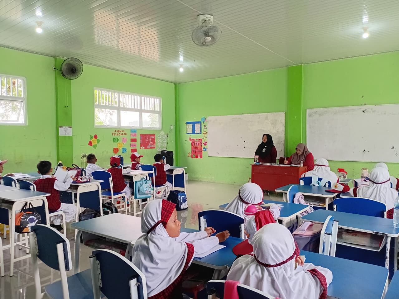 Program Bahasa Arab dan Inggris